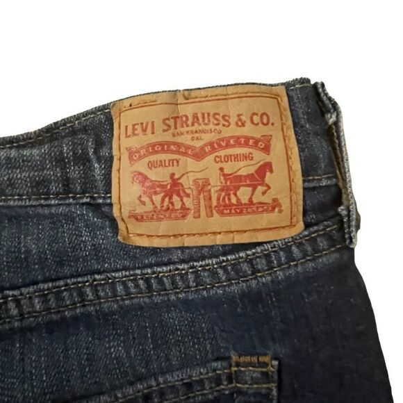 Levi’s ~ Blue Denim Boyfriend Jeans ~ size 33 - Picture 4 of 12